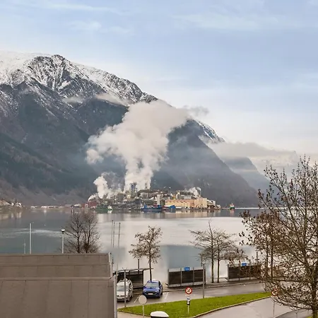 Odda Central Apartment Apartment *